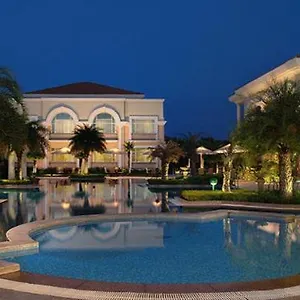 5* Resort The Palms Town & Country Club -